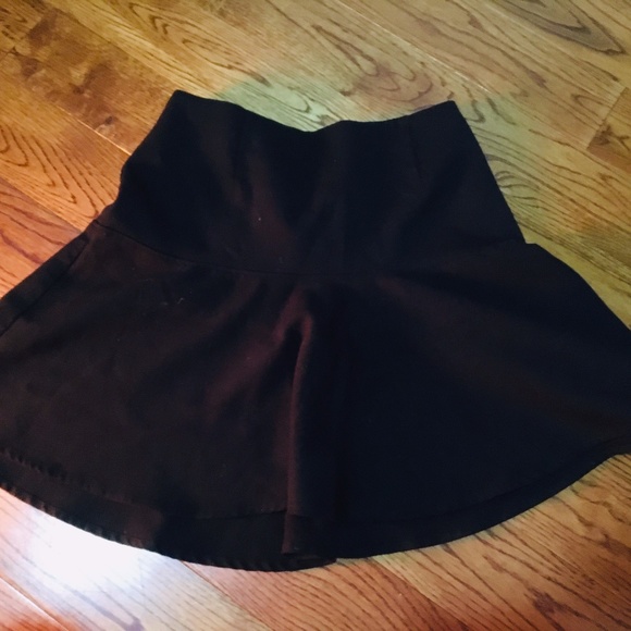 Flowy Black Short Skirt - Picture 1 of 3